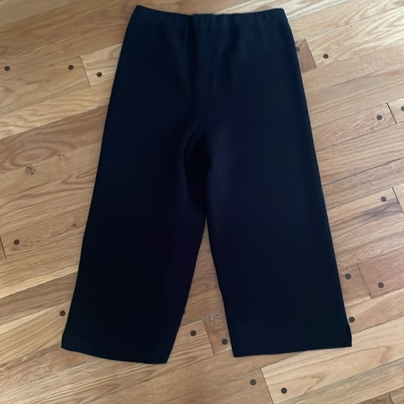 Elegant Black Cropped Pants - Picture 4 of 4